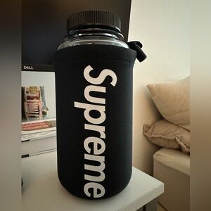 Supreme x Nalgene 32oz bottle - Black
